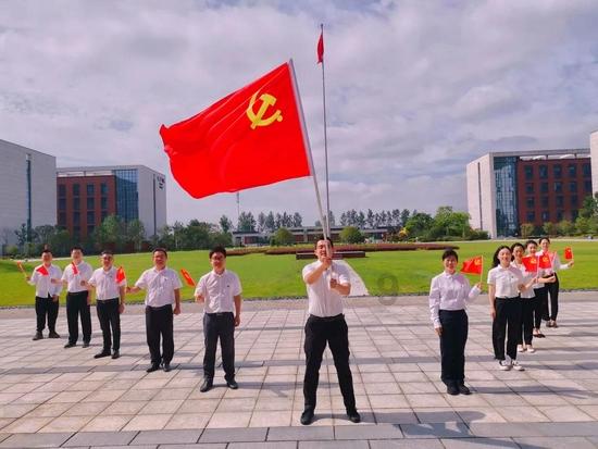 中建二局青岛维湾项目组织召开春节节前廉洁提醒会议